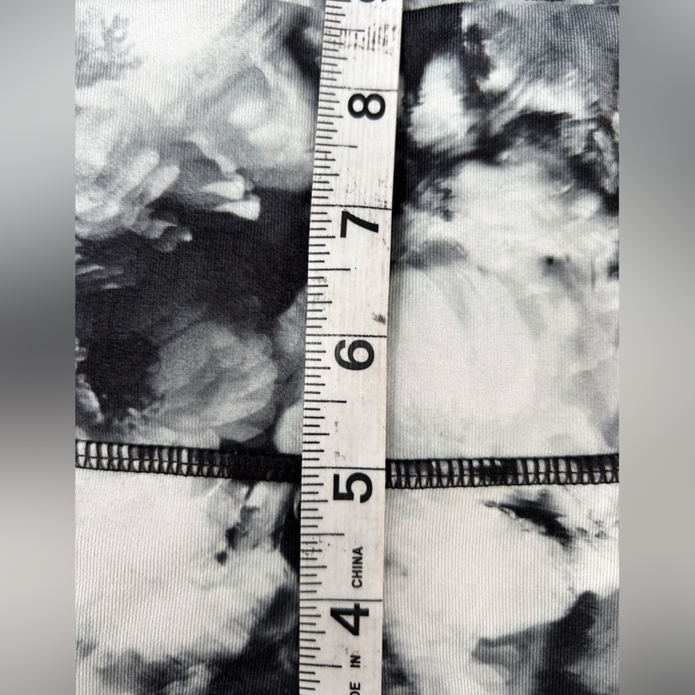 Athleta Like New Floral Black and Gray Super Soft Leggings Size Medium - Picture 5 of 8